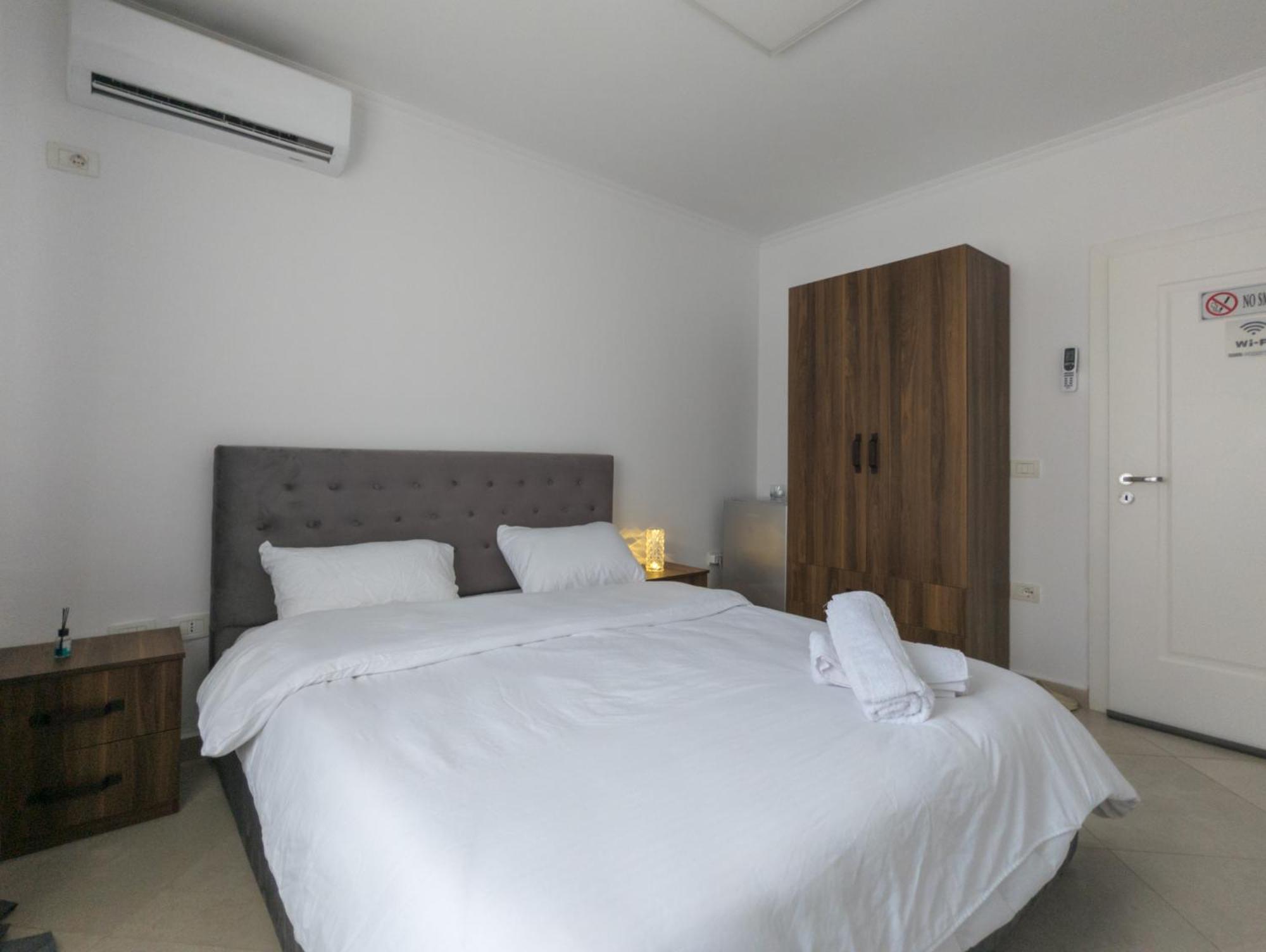 Center Luxury