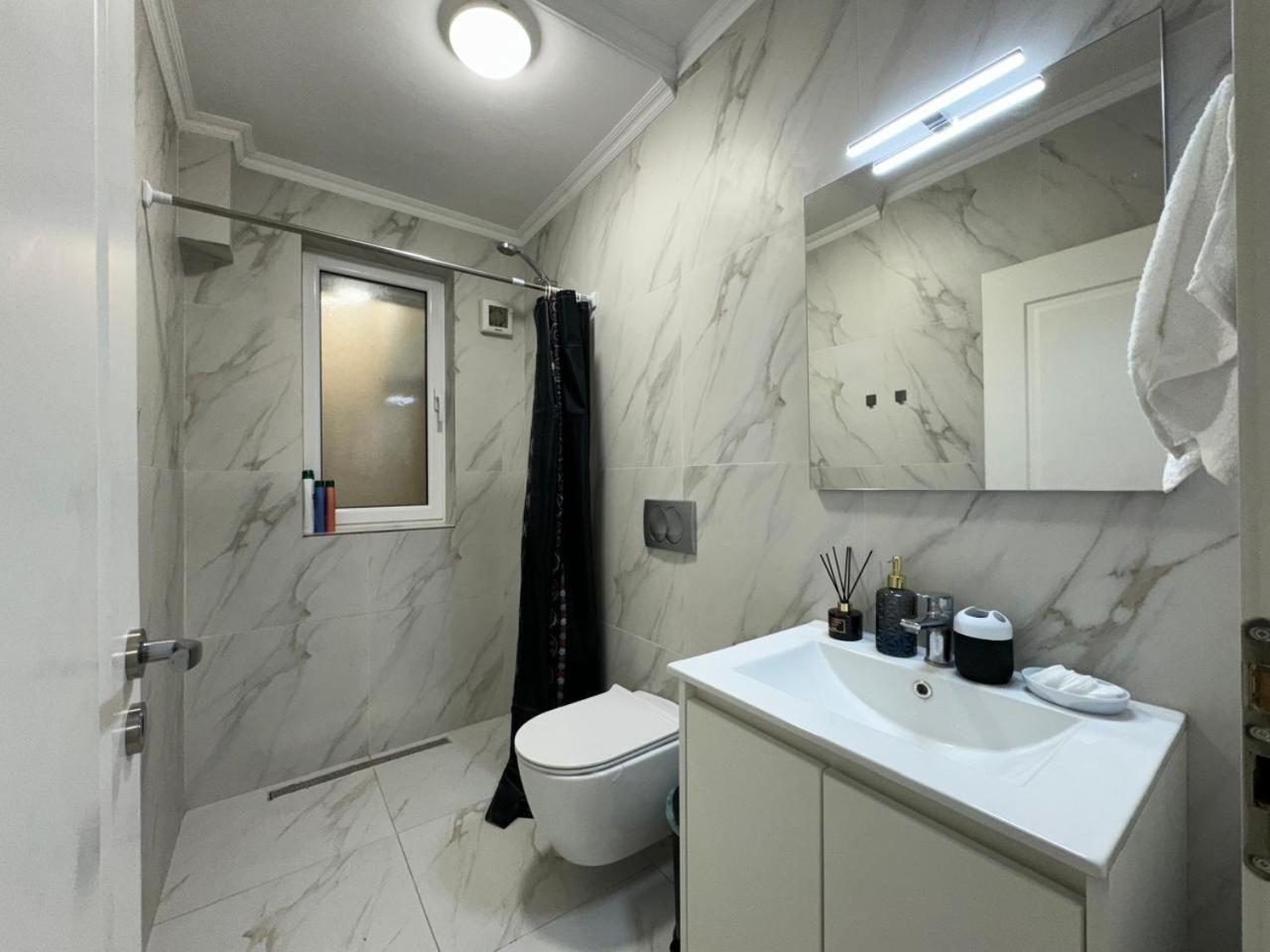 Center Luxury