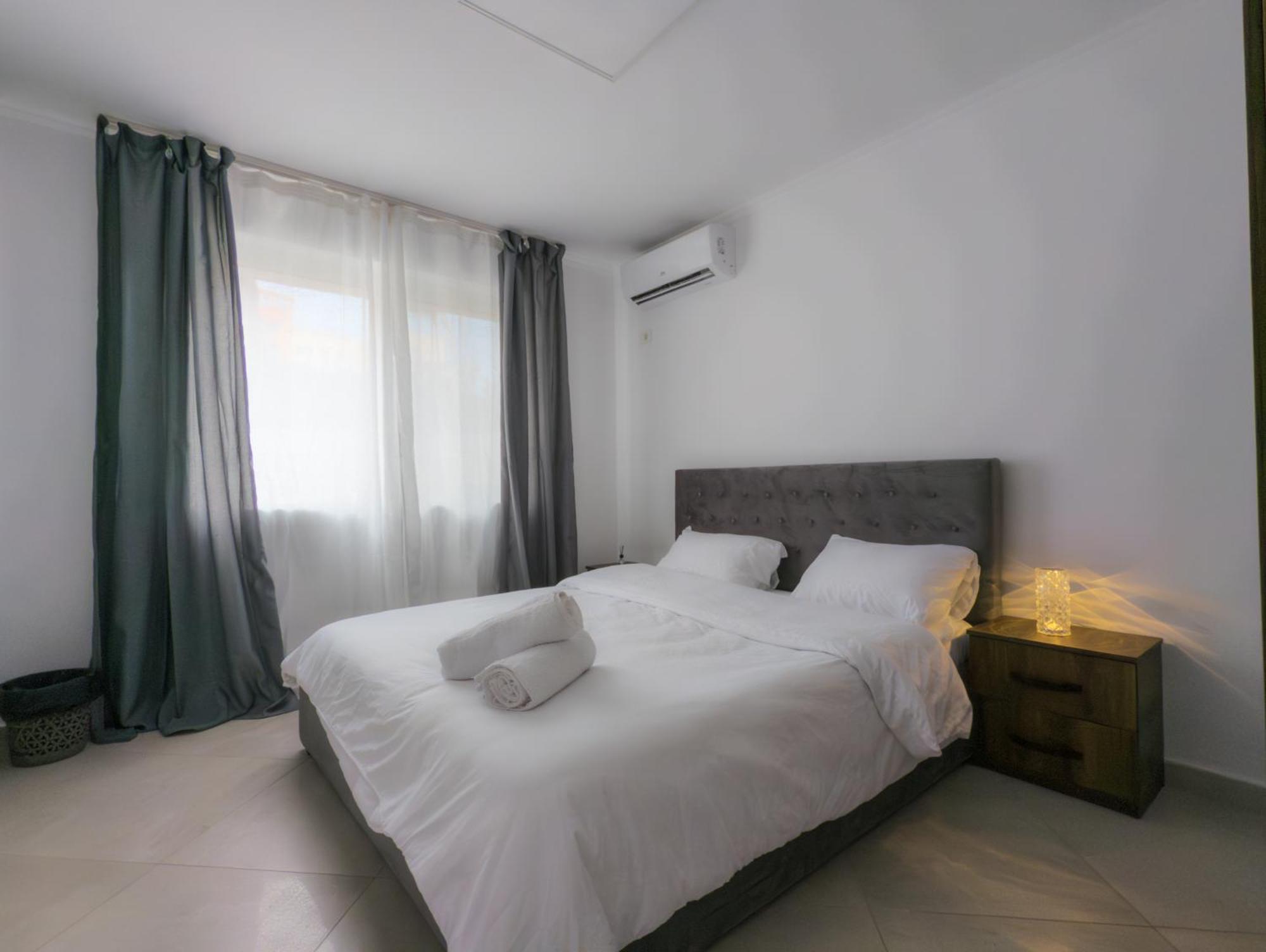 Center Luxury